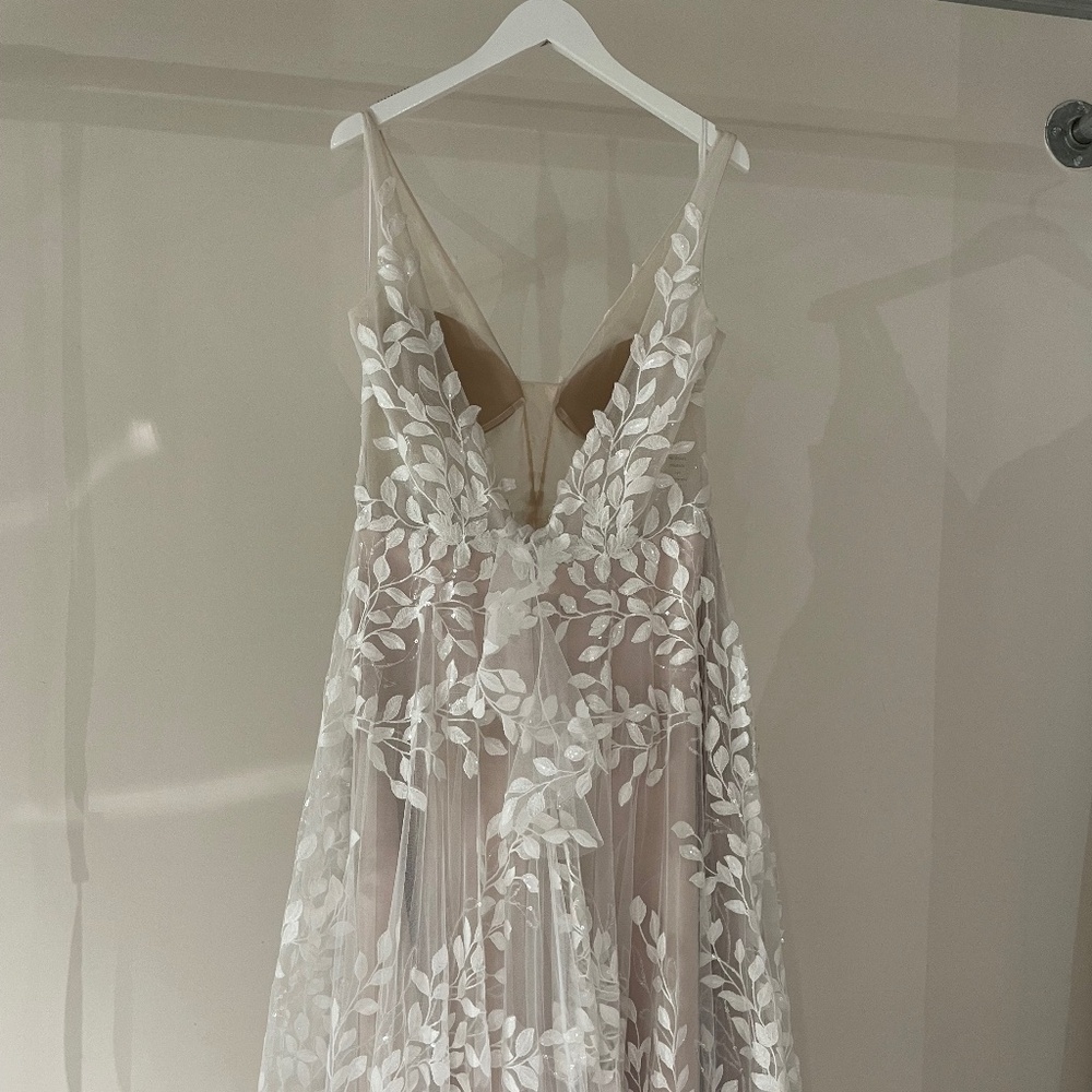 Madi Lane - Jaya - Elegant White Lace A-Line Wedding Dress with Deep V-Neck